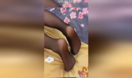 挠女生脚心视频,揭秘挠女生脚心视频的趣味与魅力